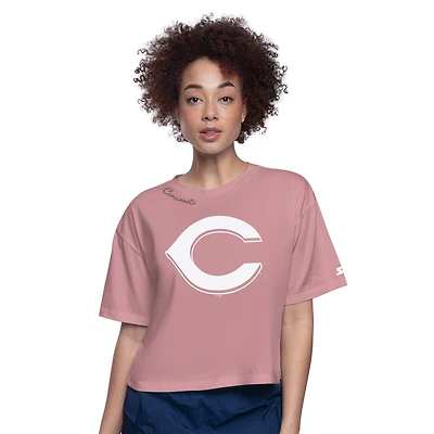 T-shirt court rose pour femme des Reds de Cincinnati, coupe boxy, motif « Play the Ball »