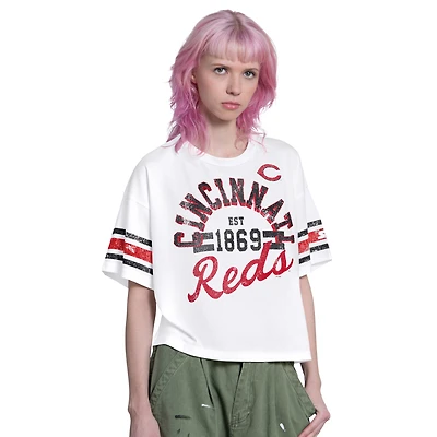 T-shirt court Starter blanc pour femmes des Reds de Cincinnati, « Hurry Up Offense ».