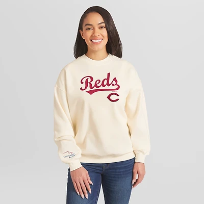 Sweat-shirt à col rond épais couleur crème des Reds de Cincinnati, collection femme WEAR by Erin Andrews