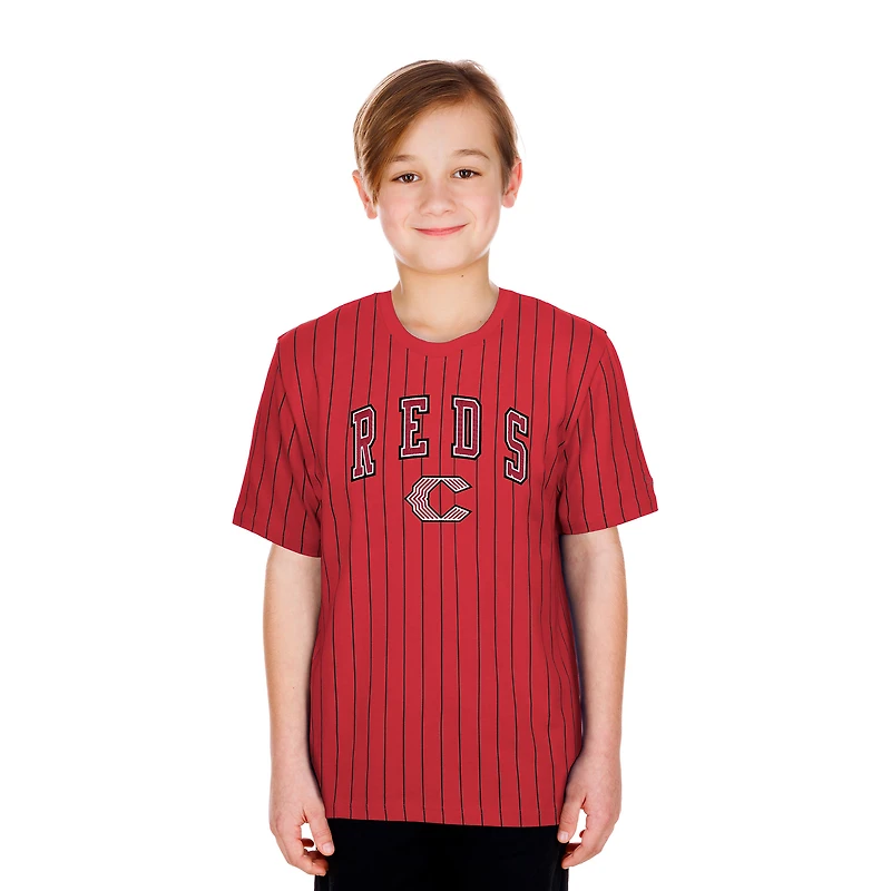 T-shirt à rayures rouges New Era Cincinnati Reds 2026 City Connect pour jeunes