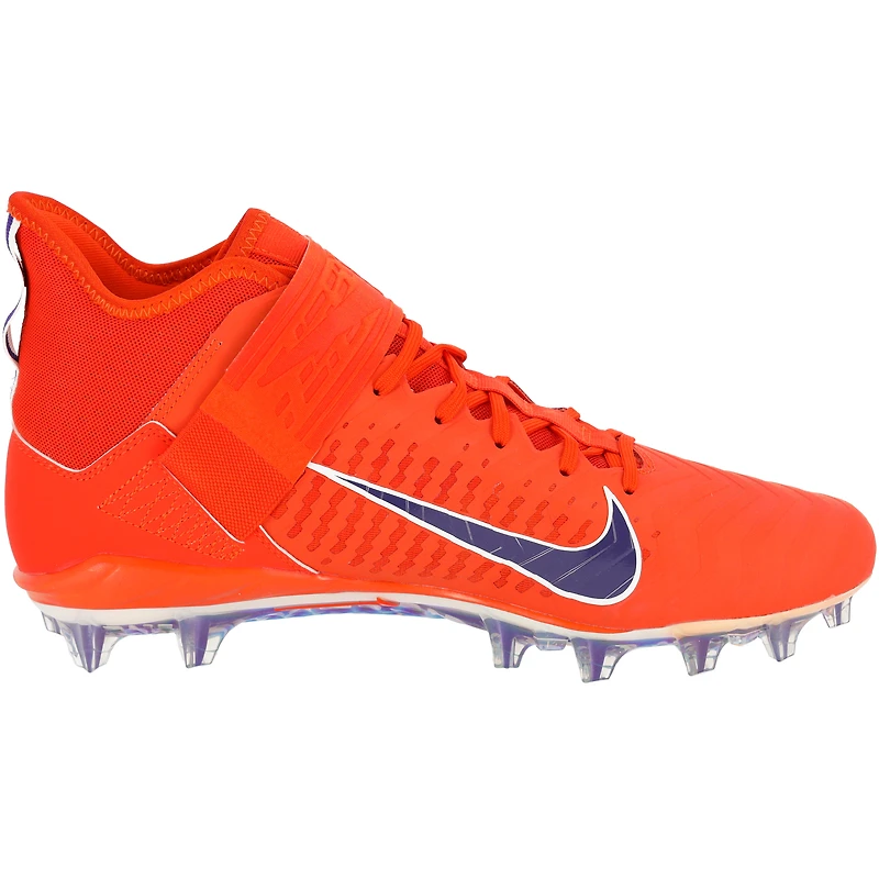 Chaussures à crampons Alpha Menace orange émises par l'équipe des Clemson Tigers le programme de football