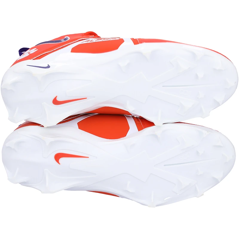 Crampons Nike Alpha Pro 3 orange de l'équipe des Clemson Tigers issus du programme football