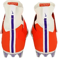 Chaussures à crampons Elite orange et blanches émises par l'équipe des Clemson Tigers le programme de football