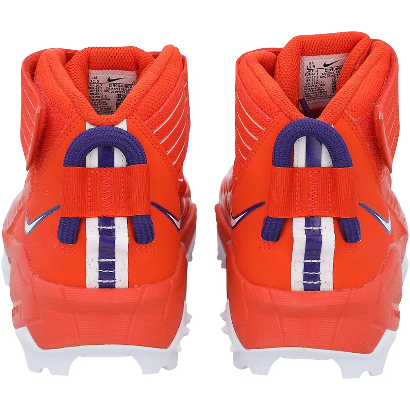 Crampons Nike Force Pro 2 Shark orange fournis par l'équipe des Clemson Tigers le programme de football