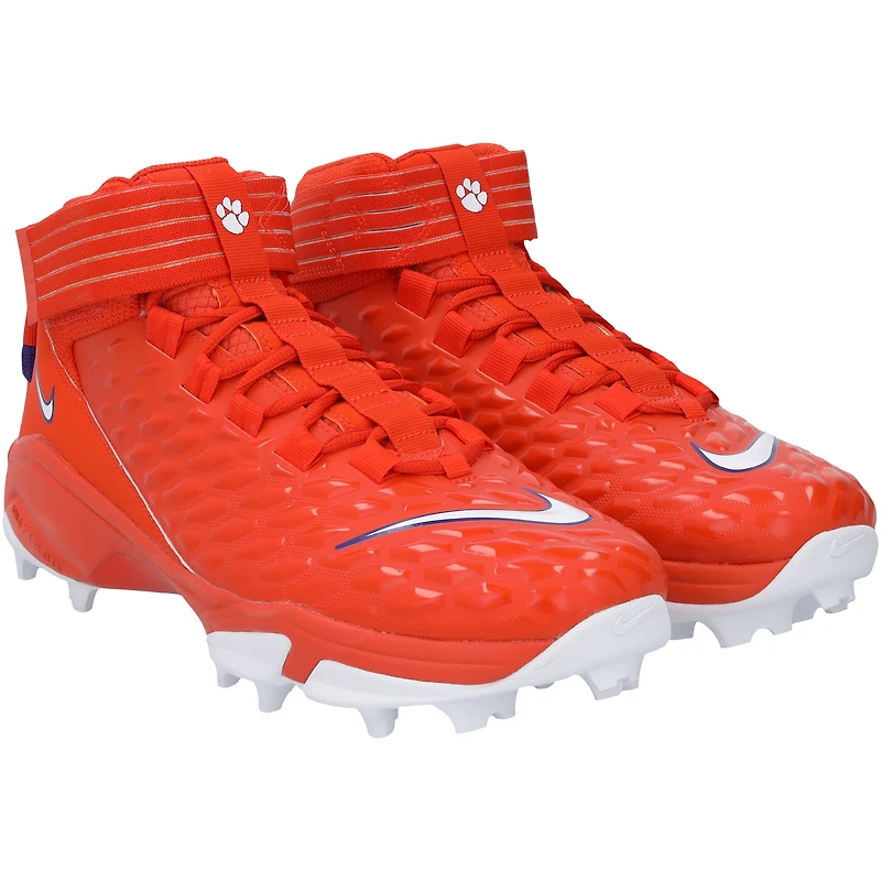 Crampons Nike Force Pro 2 Shark orange fournis par l'équipe des Clemson Tigers le programme de football