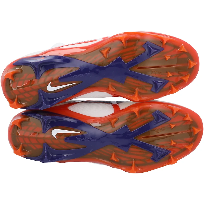 Crampons Nike Alpha Elite 3 blancs fournis par l'équipe des Clemson Tigers du programme de football