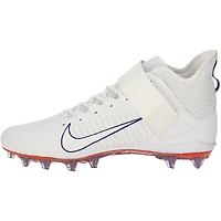 Chaussures à crampons Alpha Menace blanches émises par l'équipe des Clemson Tigers le programme de football
