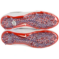 Chaussures à crampons Alpha Menace blanches émises par l'équipe des Clemson Tigers le programme de football