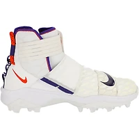 Crampons Savage blancs et oranges fournis par l'équipe des Clemson Tigers du programme de football