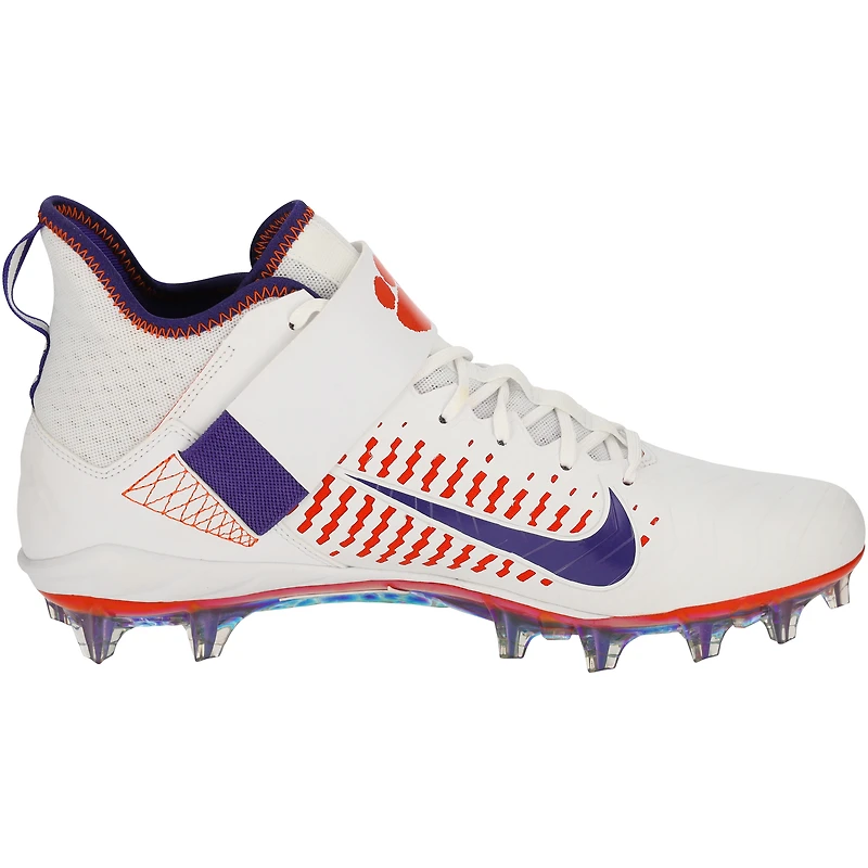 Chaussures à crampons Alpha Menace blanches et violettes émises par l'équipe des Clemson Tigers le programme de football