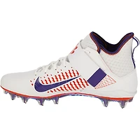 Chaussures à crampons Alpha Menace blanches et violettes émises par l'équipe des Clemson Tigers le programme de football