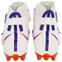 Crampons blancs Savage fournis par l'équipe des Clemson Tigers du programme de football