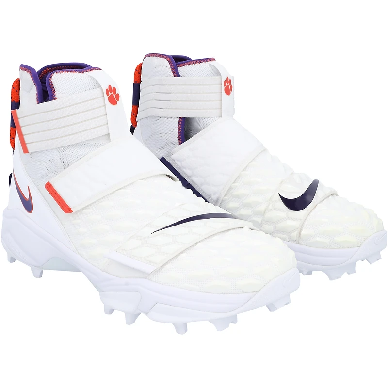 Crampons White Shark fournis par l'équipe des Clemson Tigers du programme de football