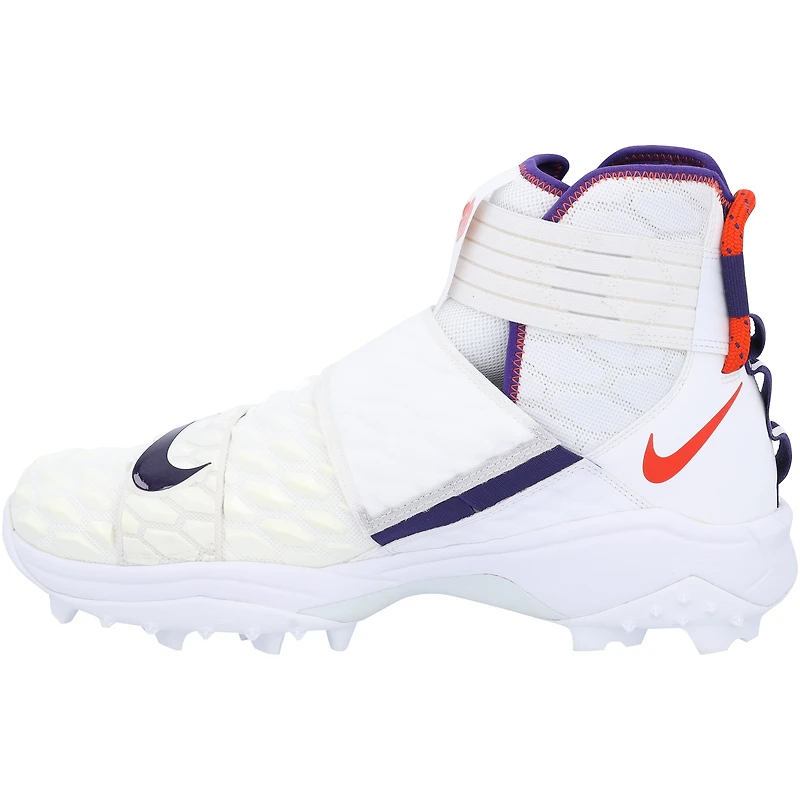 Crampons White Shark fournis par l'équipe des Clemson Tigers du programme de football