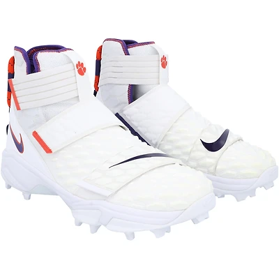 Crampons White Shark fournis par l'équipe des Clemson Tigers du programme de football
