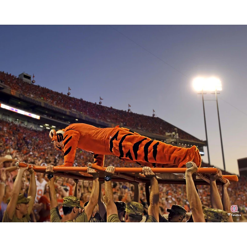 Photographie non signée du touchdown pushup des Tigers de Clemson