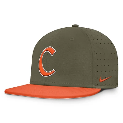 Casquette ajustée True Performance On-Field Dugout pour homme Nike Olive Clemson Tigers