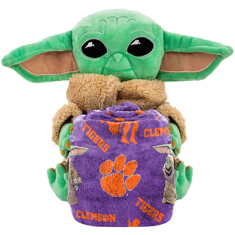 Northwest x Disney Clemson Tigers Grogu Hugger Ensemble oreiller et jeté au toucher soyeux