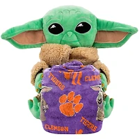 Northwest x Disney Clemson Tigers Grogu Hugger Ensemble oreiller et jeté au toucher soyeux