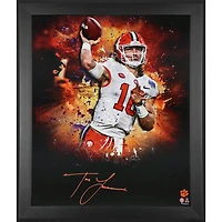Photographie encadrée autographiée de Trevor Lawrence Clemson Tigers 20" x 24"