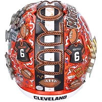 Casque autographié par Baker Mayfield Cleveland Browns - Peint à la main par l'artiste Charles Fazzino