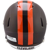Casque réplique Riddell Speed 2025 des Cleveland Browns, version alternative sur le terrain.