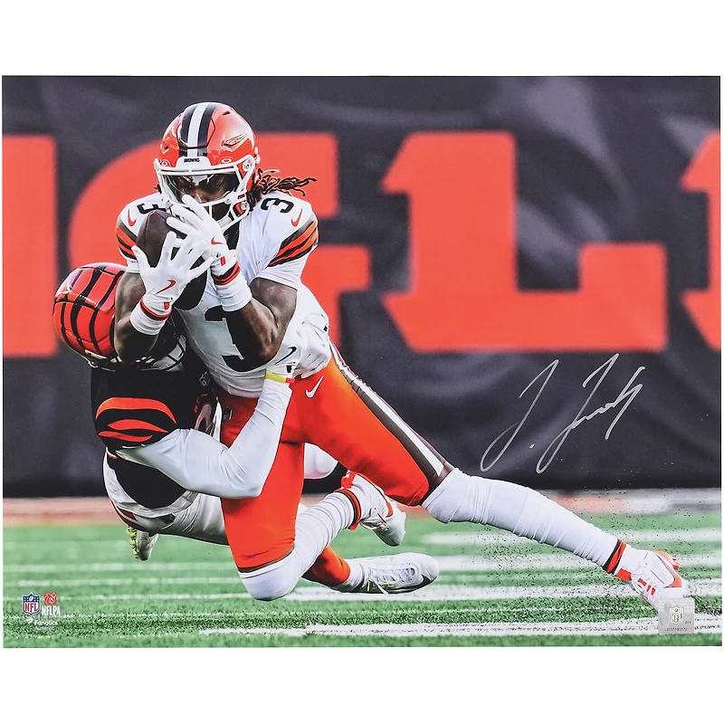 Photo dédicacée de Jerry Jeudy (Cleveland Browns) en plein plongeon (40 x 50 cm).