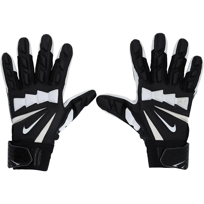 Gants Nike noirs utilisés par Joel Bitonio pour le match des Cleveland Browns contre les Steelers de Pittsburgh le 8 janvier 2023