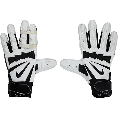 Gants Nike blancs et noirs portés par Joel Bitonio (Cleveland Browns) lors du match contre les Buffalo Bills le 21 décembre 2025