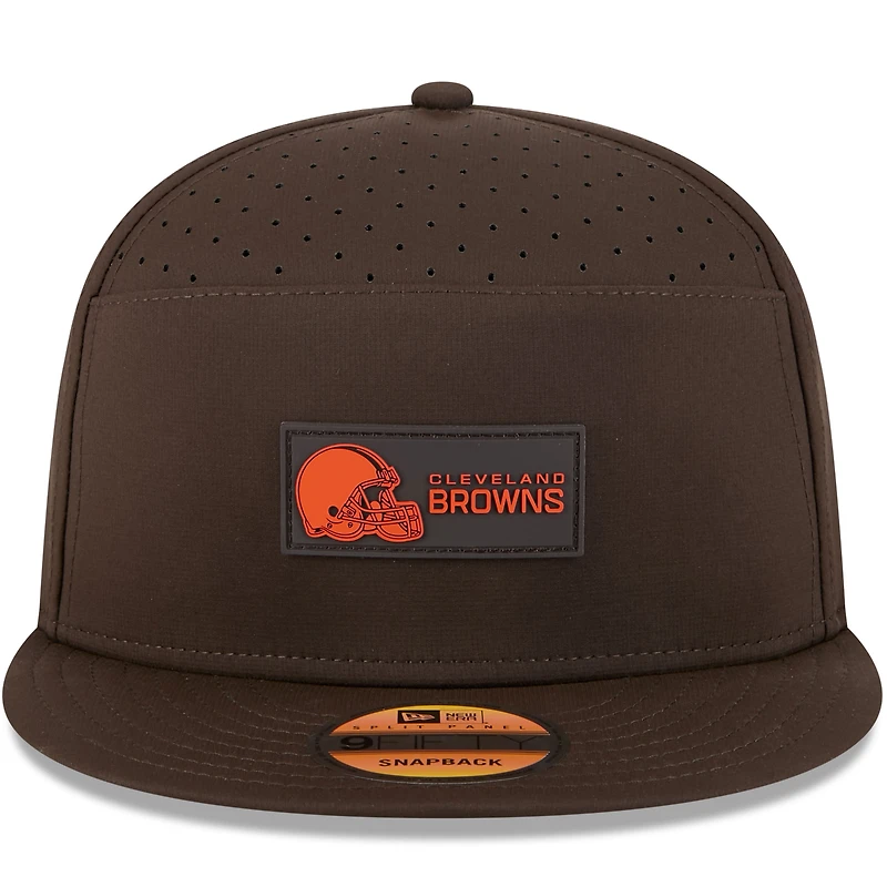 Men's New Era Brown Cleveland Browns 2025 Sideline  Split Panel 9FIFTY Snapback Hat