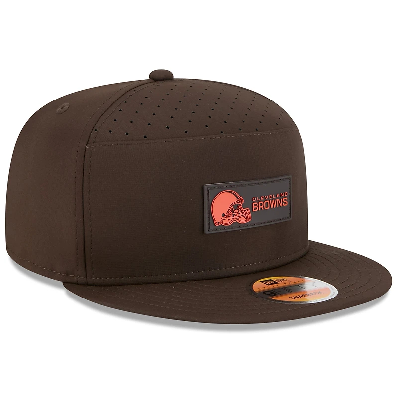 Men's New Era Brown Cleveland Browns 2025 Sideline  Split Panel 9FIFTY Snapback Hat