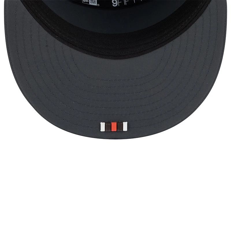 Men's New Era Charcoal Cleveland Browns 2025 Sideline Cold Weather Split Panel 9FIFTY Snapback Hat