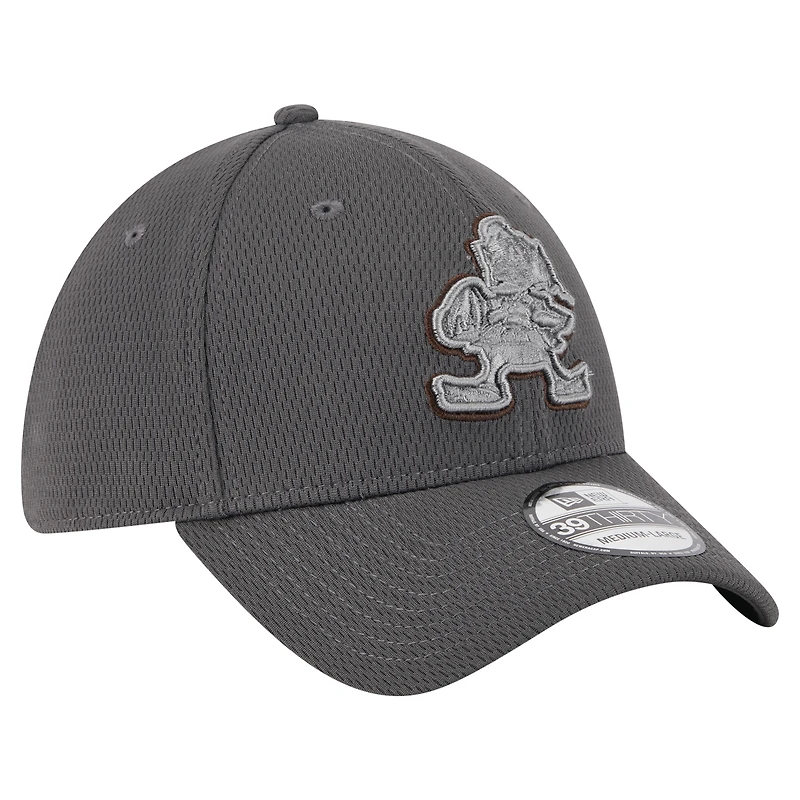 Men's New Era Graphite Cleveland Browns Throwback Logo Main 39THIRTY Flex Hat