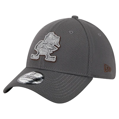 Casquette New Era 39THIRTY Flex graphite Cleveland Browns pour homme avec logo rétro