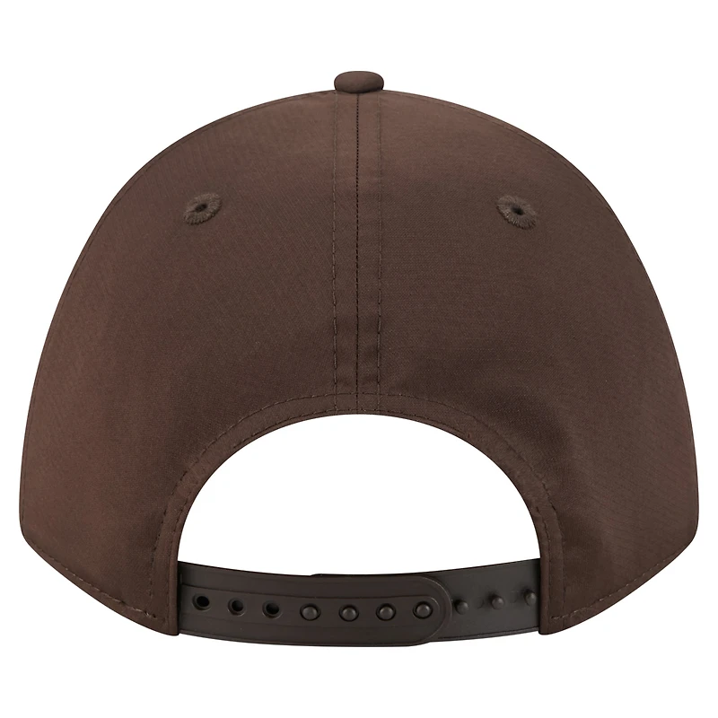 Casquette ajustable New Era blanche/marron à motif dégradé Adventure 9FORTY M-Crown A-Frame pour homme des Cleveland Browns