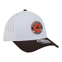 Casquette New Era pour homme, blanche et marron, avec patch Cleveland Browns, modèle 39THIRTY, monture A, couronne M, perforée flexible.