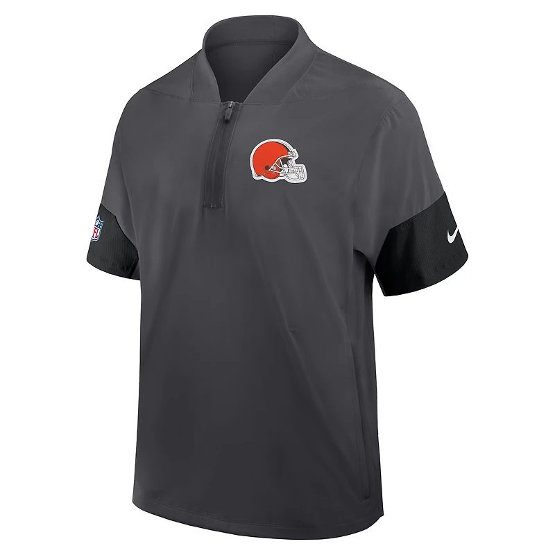 Veste d'entraîneur Nike Dri-FIT à manches courtes et fermeture éclair quart de tour, coloris anthracite, Cleveland Browns, pour homme