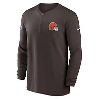 Haut Nike marron Cleveland Browns 2023 Sideline Performance à manches longues et quart de zip pour homme