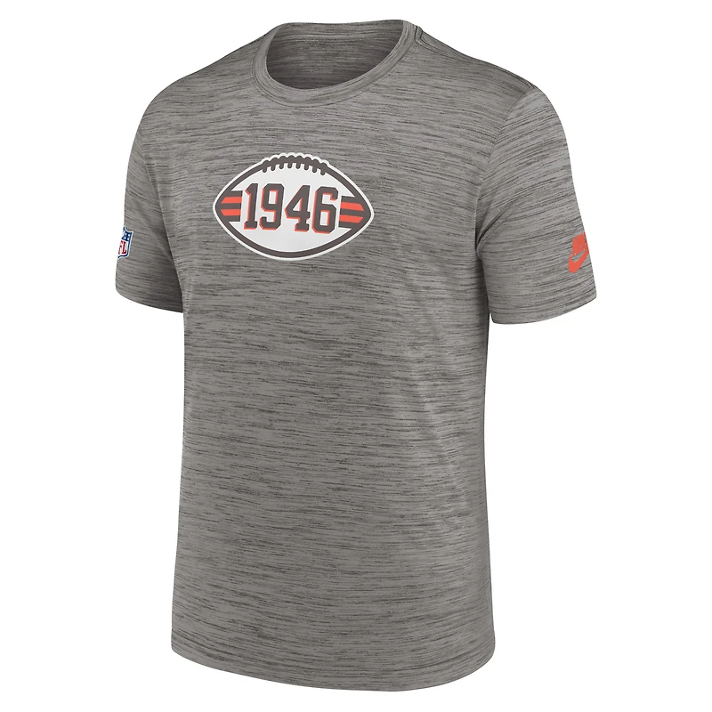 T-shirt performance Nike Heather Charcoal Cleveland Browns 2023 Sideline Alternate Logo pour homme