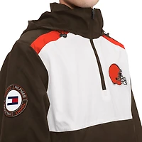 Haut à capuche demi-zip Tommy Hilfiger pour hommes marron/blanc Cleveland Browns Carter