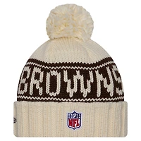 Bonnet en tricot à revers avec pompon Cleveland Browns 2024/25 de New Era pour femme, couleur crème
