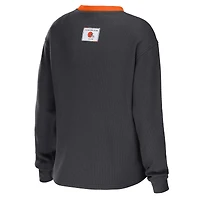 WEAR by Erin Andrews Charcoal Cleveland Browns Waffle Henley T-shirt à manches longues pour femmes