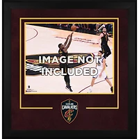 Cadre d'installation horizontal de luxe Cleveland Cavaliers 16" x 20" avec logo de l'équipe
