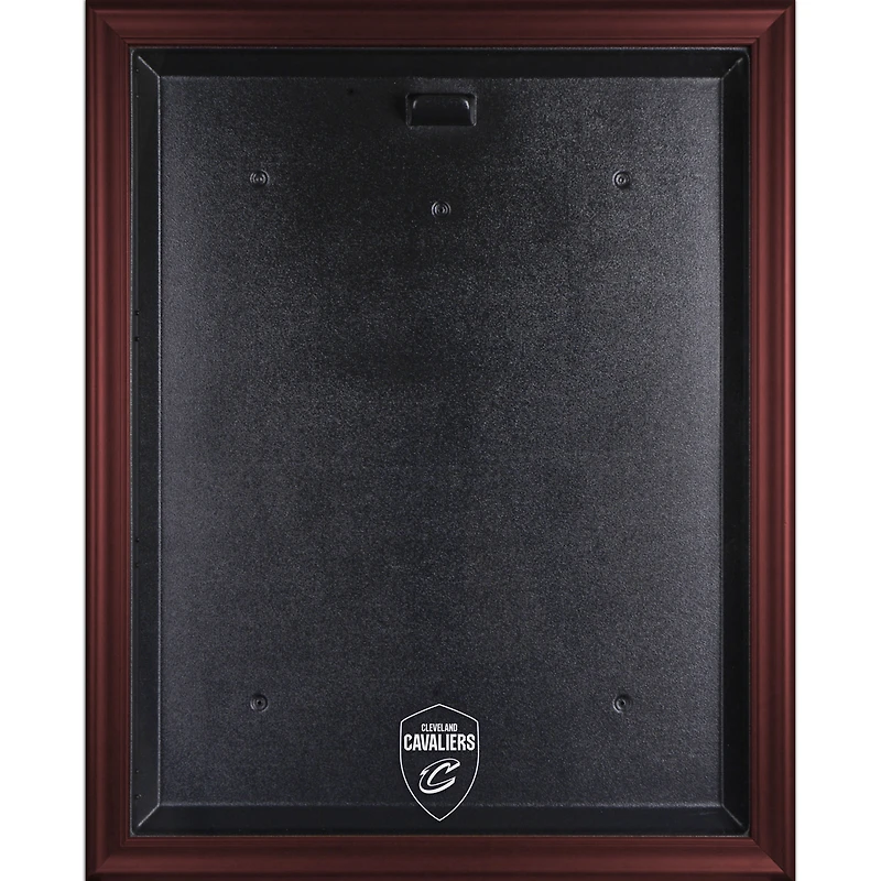 Vitrine de présentation du maillot avec logo encadré en acajou des Cleveland Cavaliers