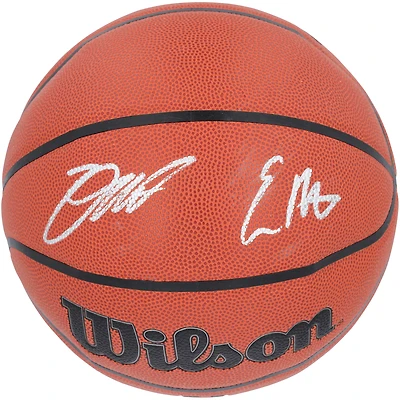 Ballon de basket-ball d'intérieur/extérieur Wilson Authentic Series autographié par Donovan Mitchell et Evan Mobley des Cleveland Cavaliers