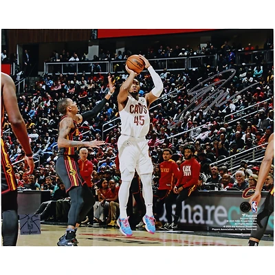 Photographie autographiée de Donovan Mitchell des Cleveland Cavaliers, prise de vue en blanc, 8" x 10"