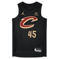 Maillot Jordan Brand Swingman noir autographié par Donovan Mitchell des Cleveland Cavaliers 2022-2023