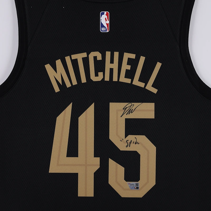 Maillot Swingman Jordan Brand 2022-2023 noir encadré autographié par Donovan Mitchell des Cleveland Cavaliers avec inscription « Spida »