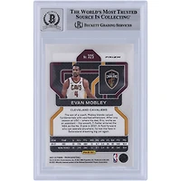 Carte de recrue autographiée 9/10 Panini Prizm rouge, blanc et bleu 2021-22 par Evan Mobley des Cleveland Cavaliers, Prizm n° 325, Beckett Fanatics, témoin