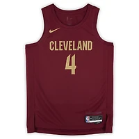 Maillot Swingman Nike Icon Edition rouge 2022-23 autographié par Evan Mobley des Cleveland Cavaliers, avec inscription « 4e quart-temps EV ».